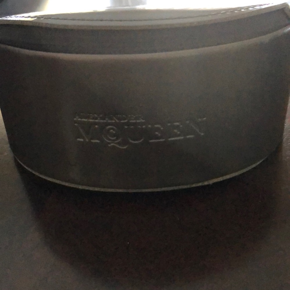 Elegant authentic sunglasses